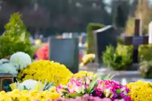 Pourquoi fleurit-on les tombes à la Toussaint ?