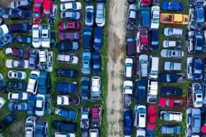 Quelle différence entre casse auto et centre VHU ?