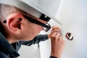 Comment savoir s’il faut refaire l’électricité dans un logement ancien ?