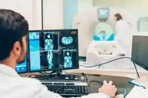 Quelle est la différence entre un scanner et une IRM ?