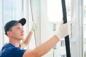 Comment trouver un bon vitrier en cas de vitre cassée ?