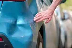 Faut-il déclarer à l’assurance un choc sur la carrosserie ?